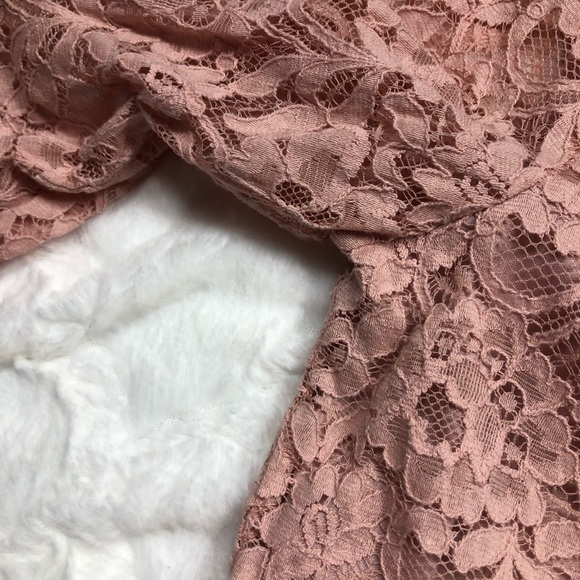 Liz Claiborne Blush Pink Lace Bell Sleeve Blouse size MT - Picture 8 of 11